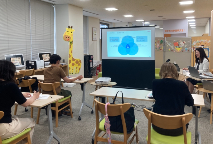 札幌市ここシェルジュSAPPOROセミナー講師の様子